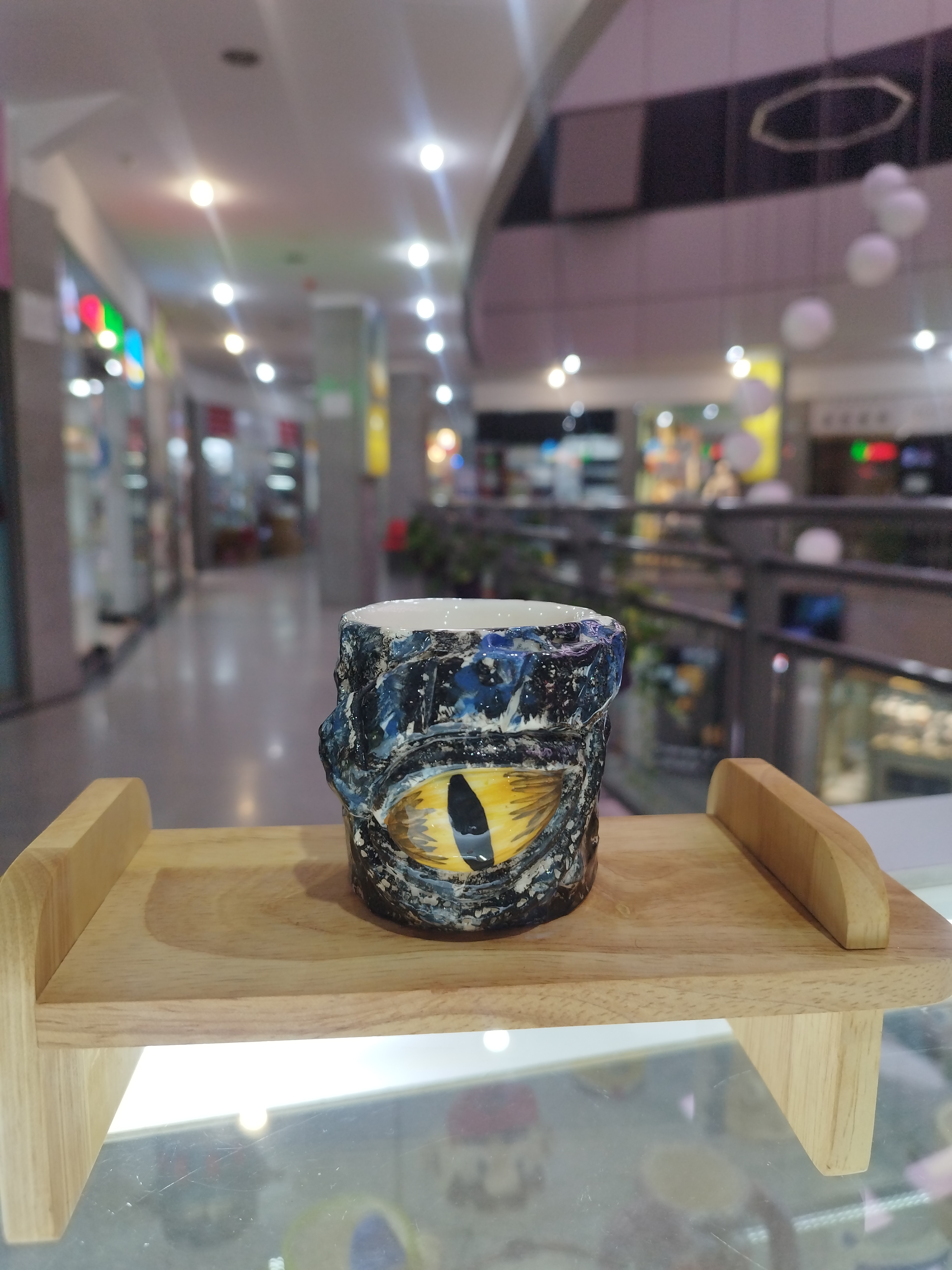 فنجان قهوه چشم اژدها