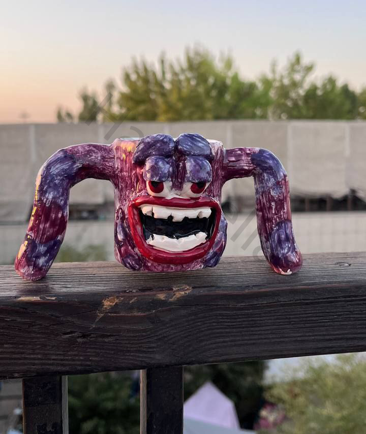 فنجان قهوه کارخانه هیولاها دست ساز