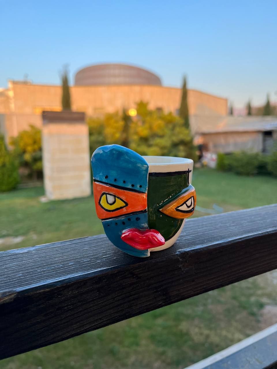 فنجان قهوه انتزاعی رویا